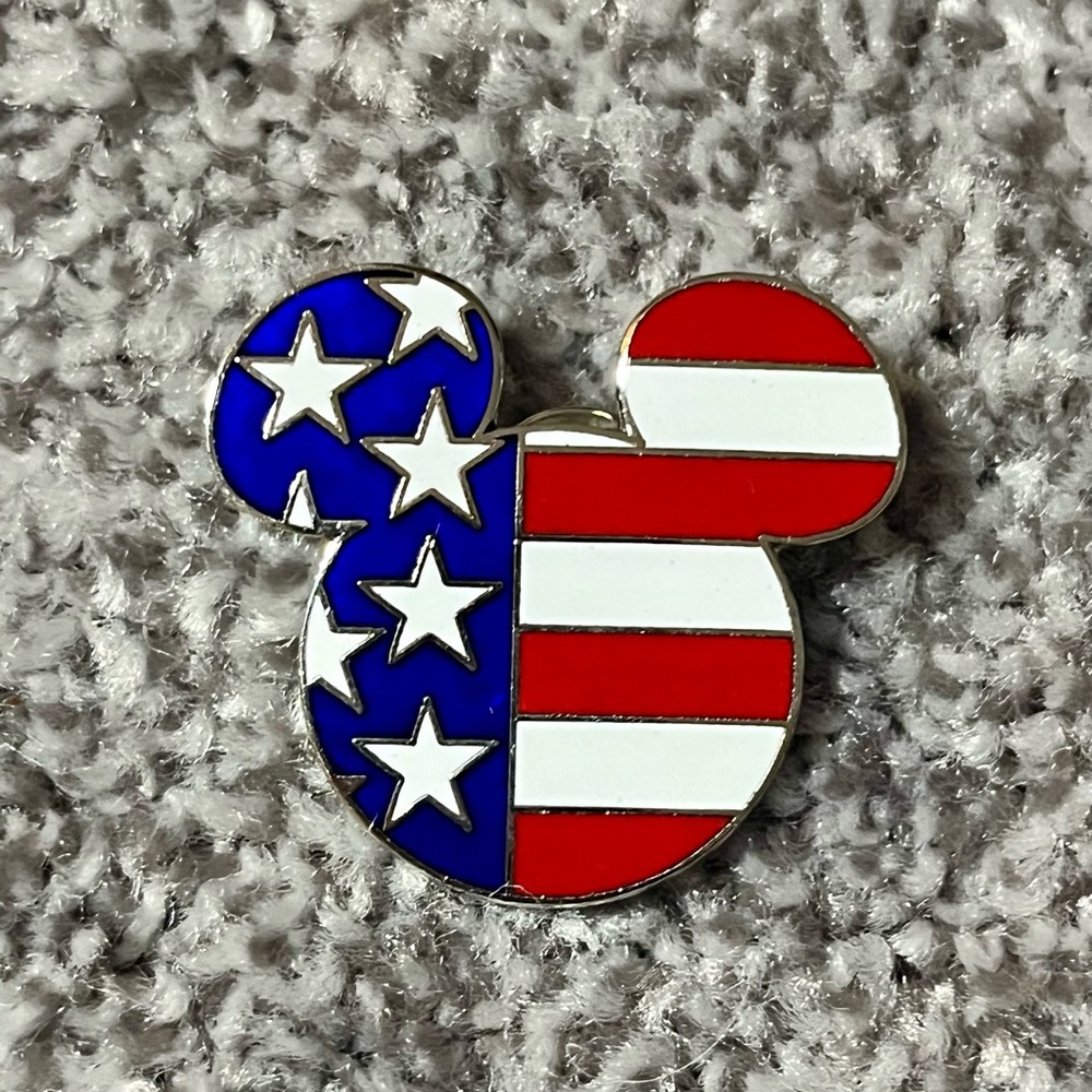 DISNEY USA American Flag on Mickey Mouse Head Trading Pin KG Patriotic